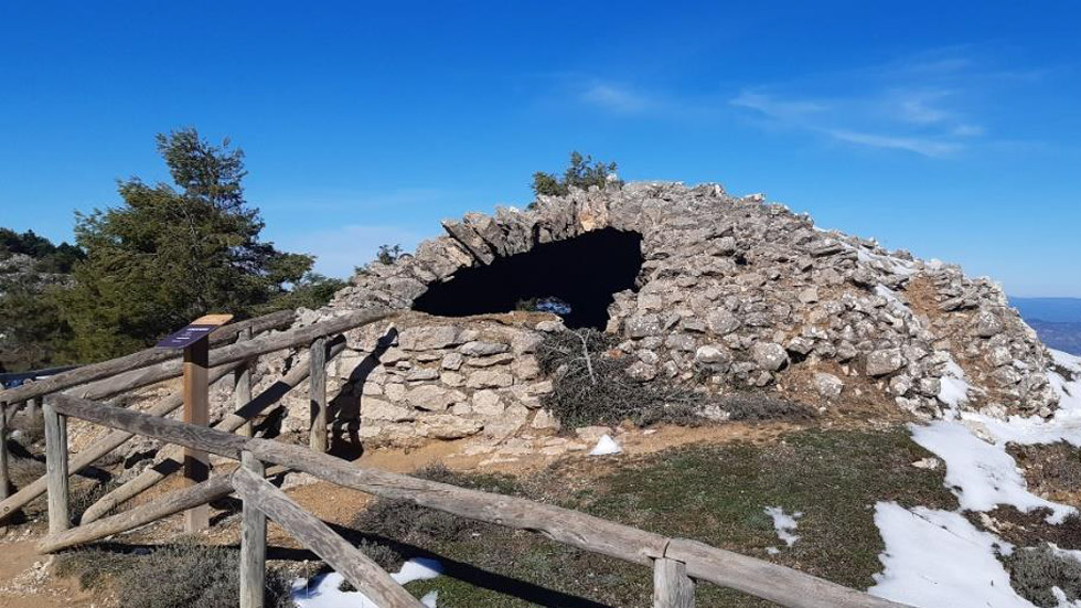 Cava de l'Habitació d'Agres