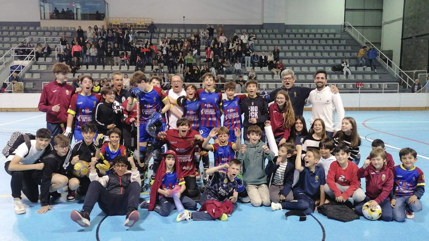 Celebración familiar en el pabellón Miguel Sarasa