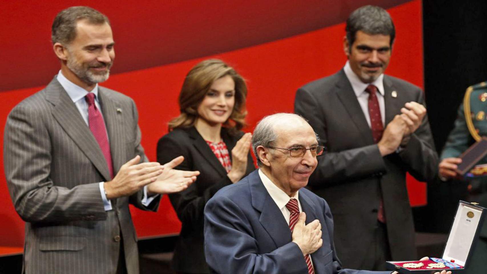 Regolí amb el reconeixement entregat pel rei d'Espanya