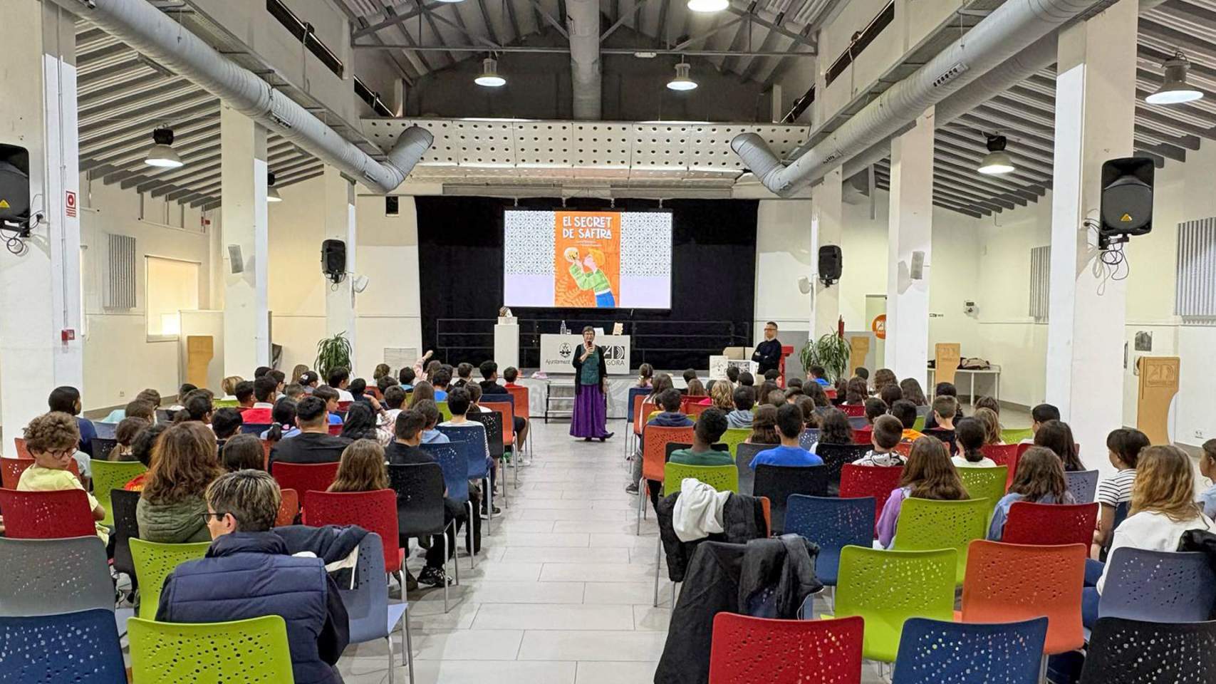 Vizcarra en la xarrada en l'Àgora