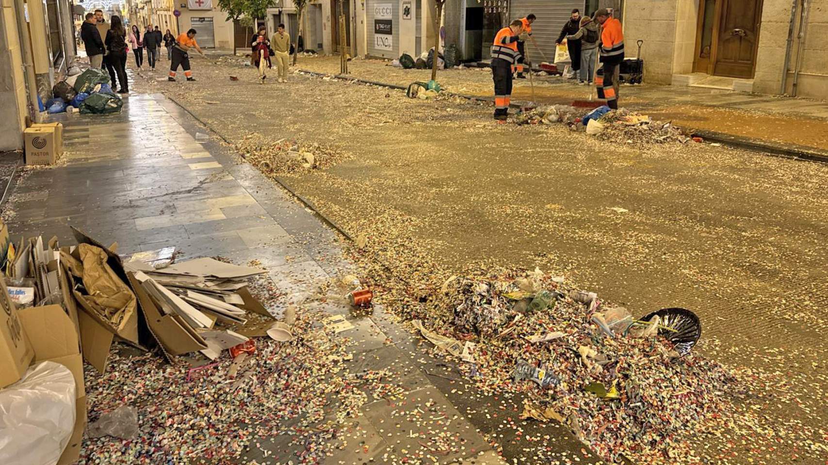 Brossa en Sant Llorenç durant una nit de les Festes de 2024