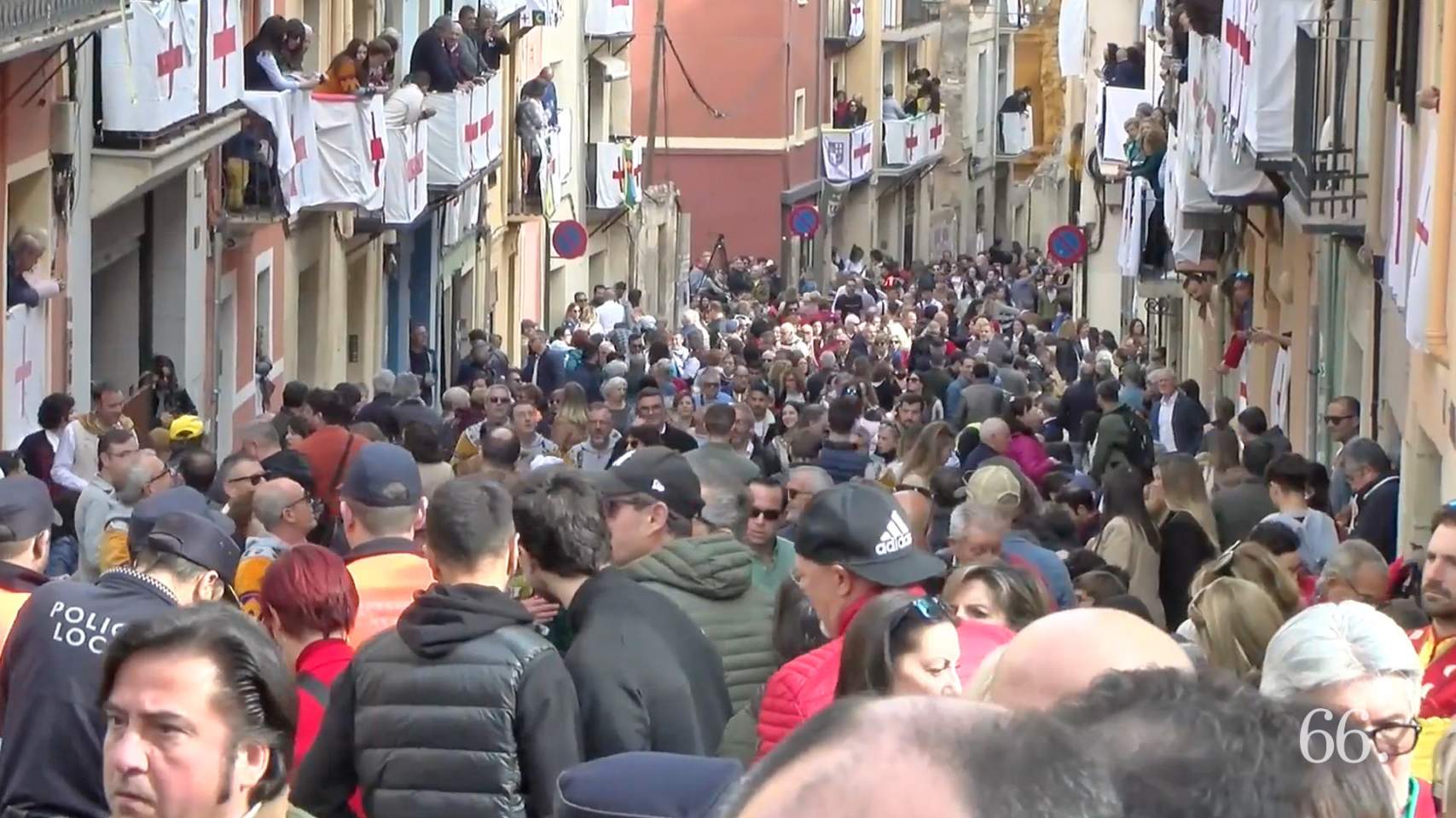 P&uacute;blic en la part alta de Sant Nicolau abans de les Entrades