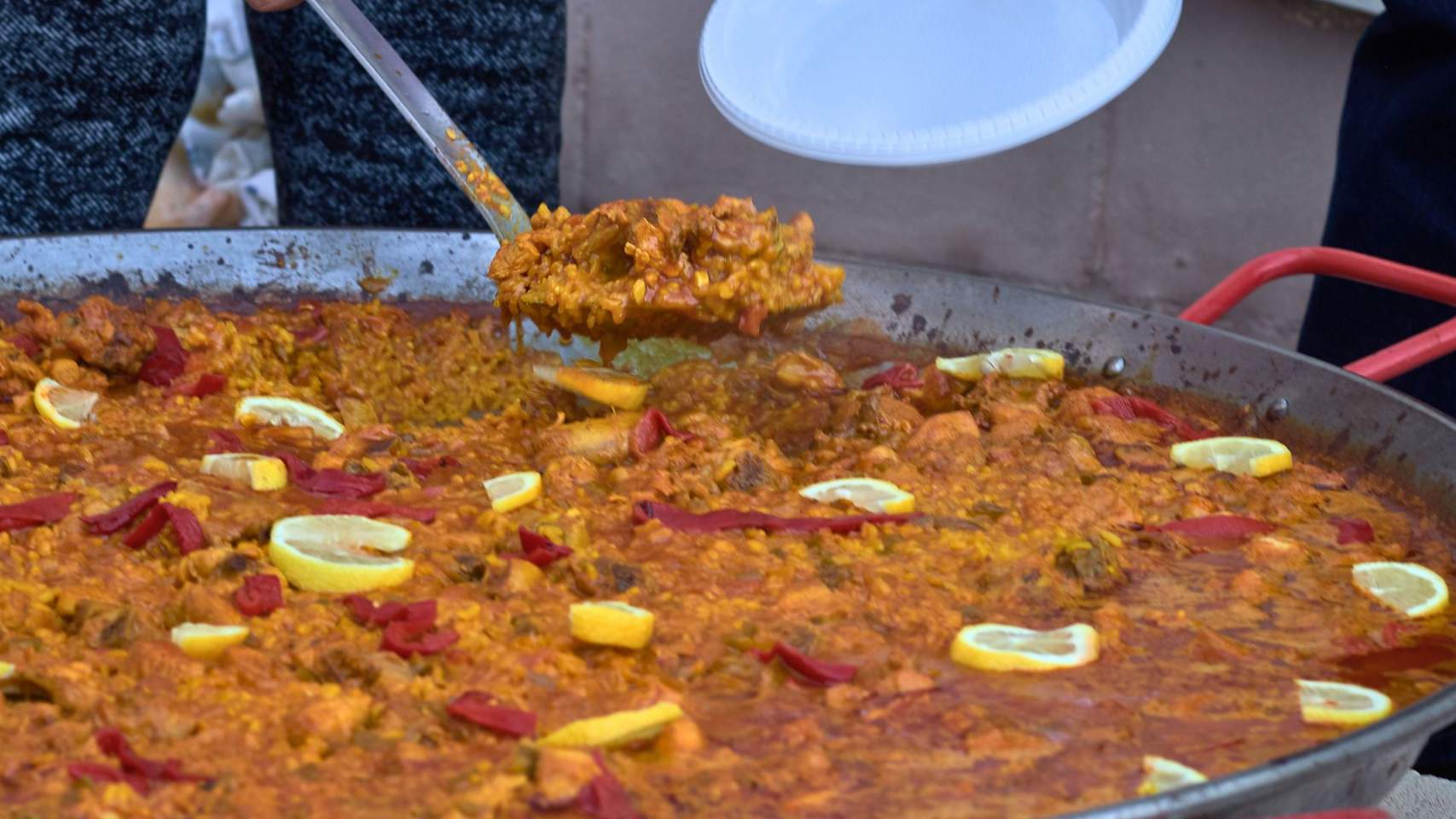 El secret d’una paella perfecta comença en el foc