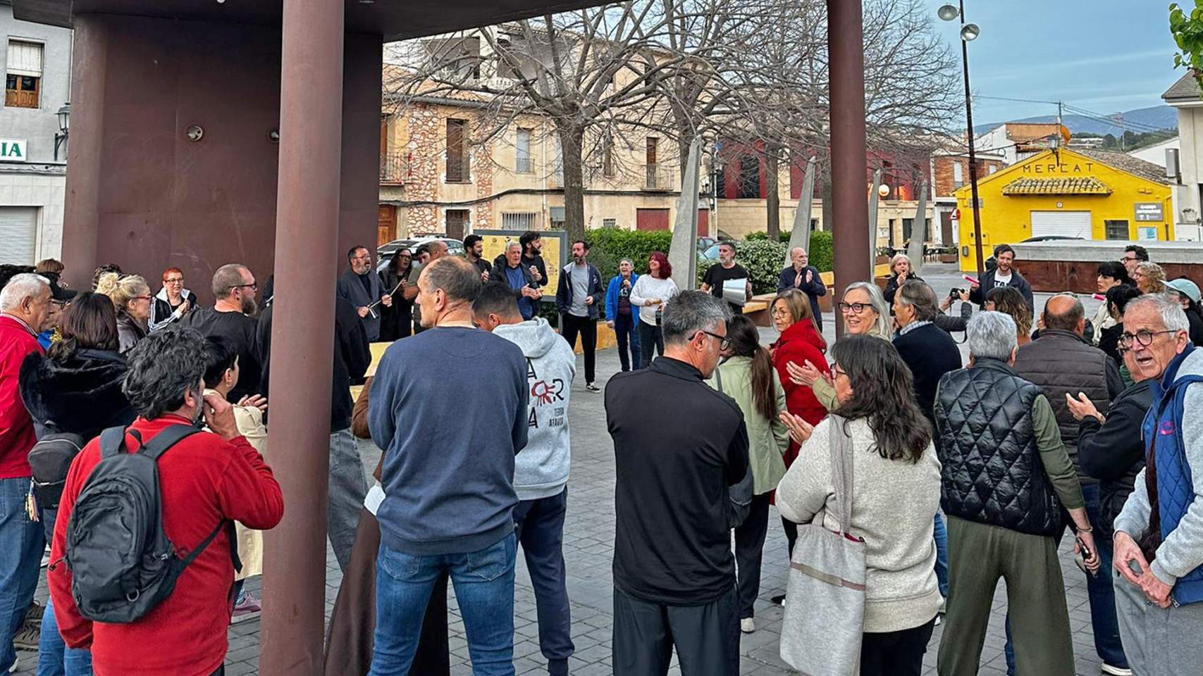 Una nova casserolada veïnal busca el desbloqueig institucional de l’Alqueria d’Asnar