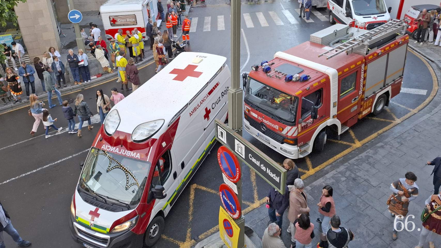 Ambul&agrave;ncia i bombers en el Centre durant les Festes