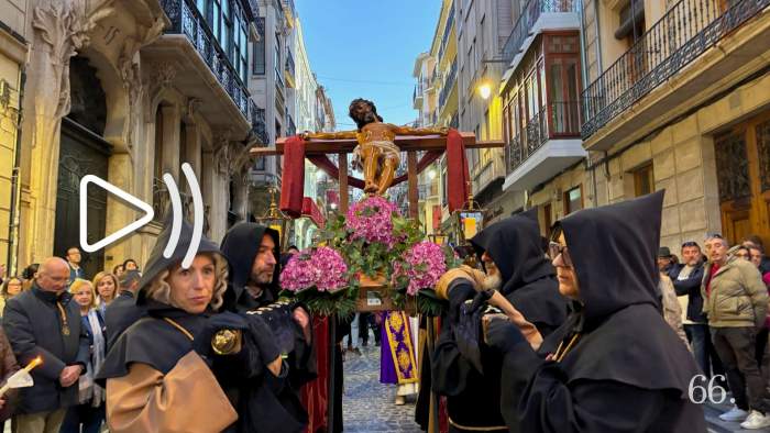Els ciris del Via Crucis encenen en Dimecres Sant la Setmana Santa alcoiana