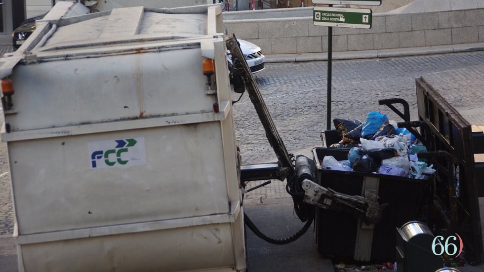 Camión de la basura de FCC // Foto: Arxiu Pagina66)