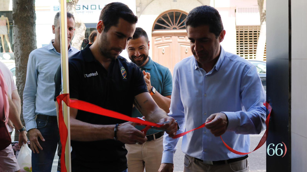 Agustín Domínguez i Antonio Francés a la Inauguració Aproop Telecom a Alcoi // Foto: SBG