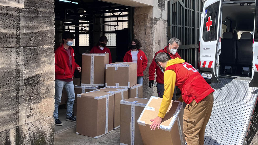 Creu Roja arreplega la donació de Tutto Piccolo // Foto: GTP