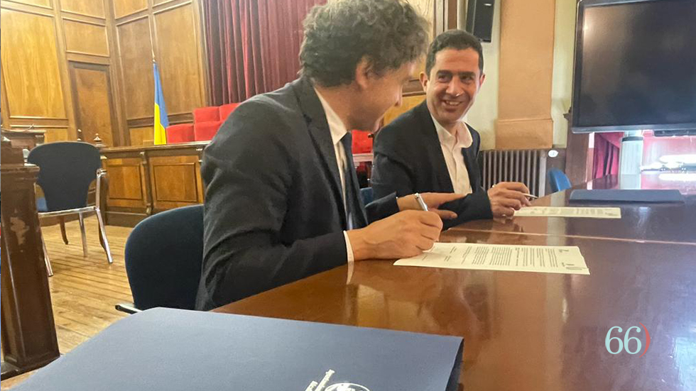 Francesc Colomer y Antonio Francés en el momemto de la firma del convenio del CdT // Foto: SBG