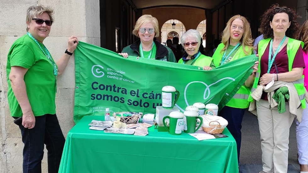 Taula informativa amb el nou logo