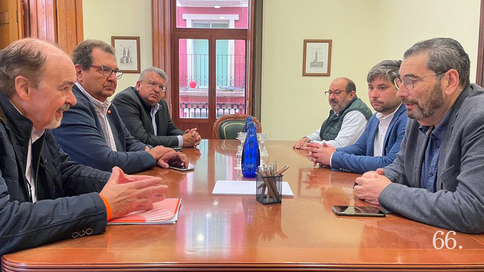 Reunión entre Ciudadanos Alcoy y representantes de Cámara y Fedac / Foto: SBG