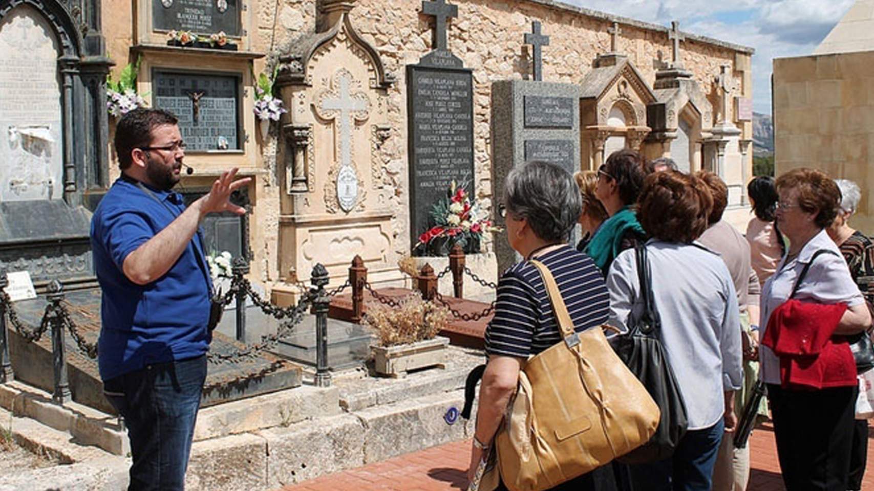 Ruta guiada en el cementeri