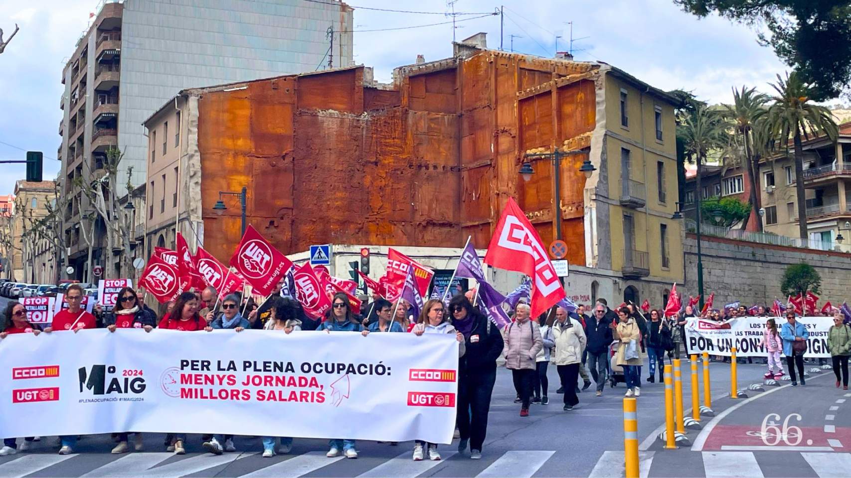 La cabeza de la manifestación a su paso por Els Alçamora / Foto MRG