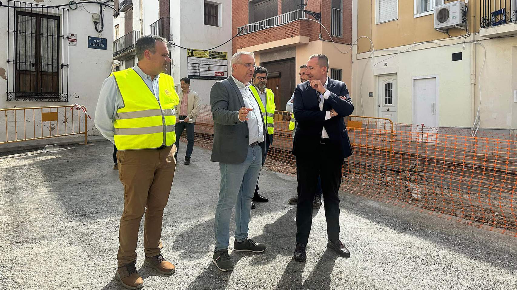 Visita institucional a les obres a Beniarrés