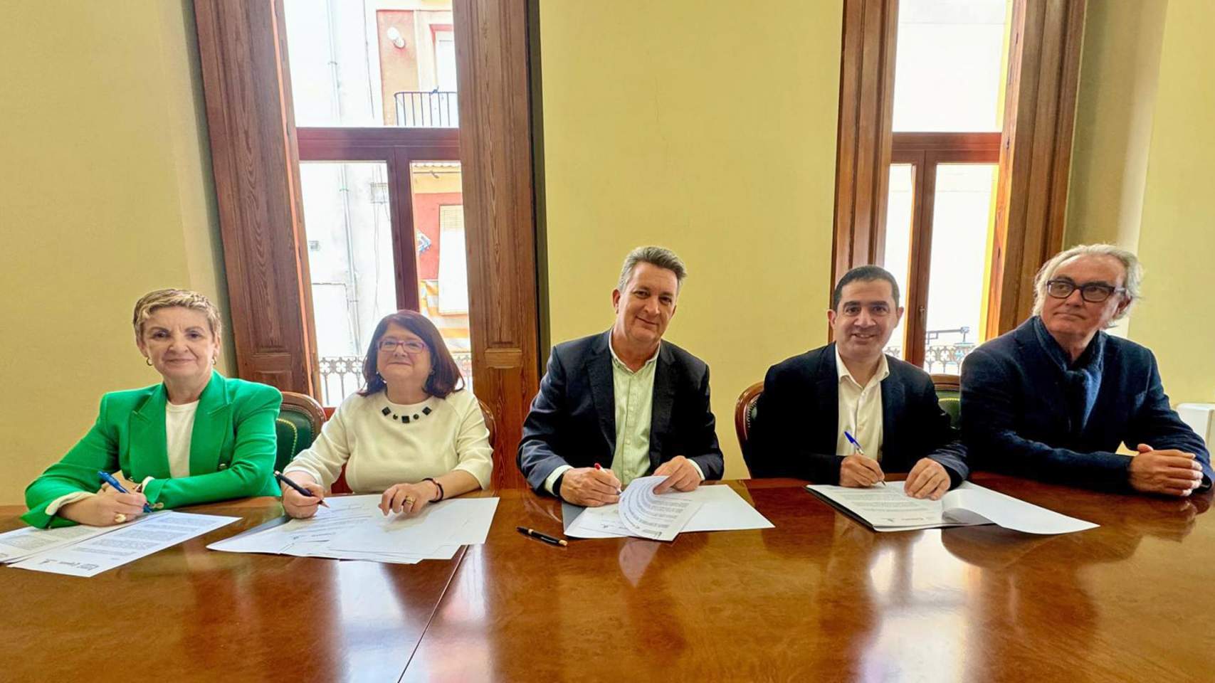 Firma del protocolo entre Generalitat, Ayuntamiento y Cámara de Comercio