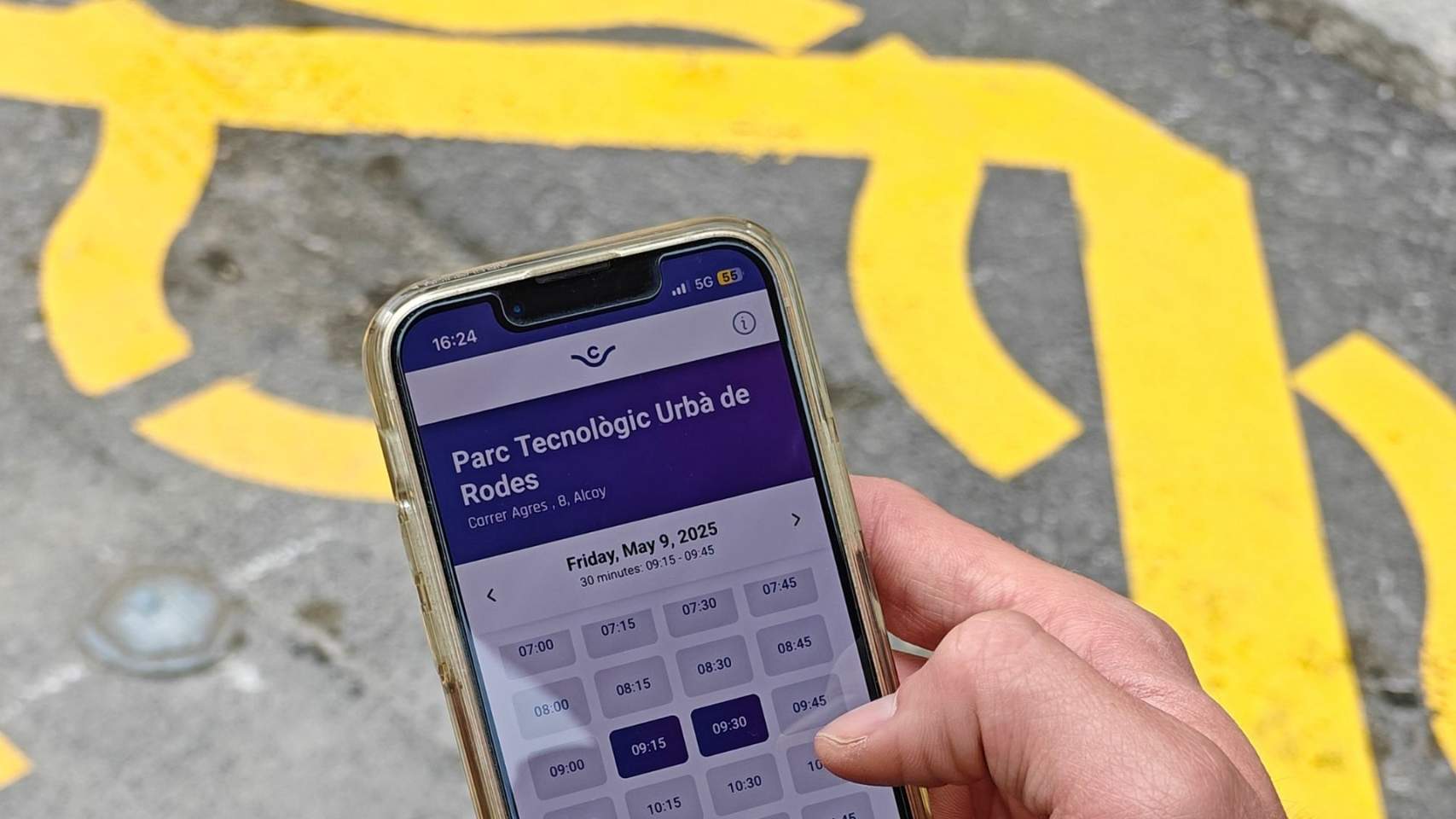 La reserva se puede realizar desde el móvil / Foto ADAA