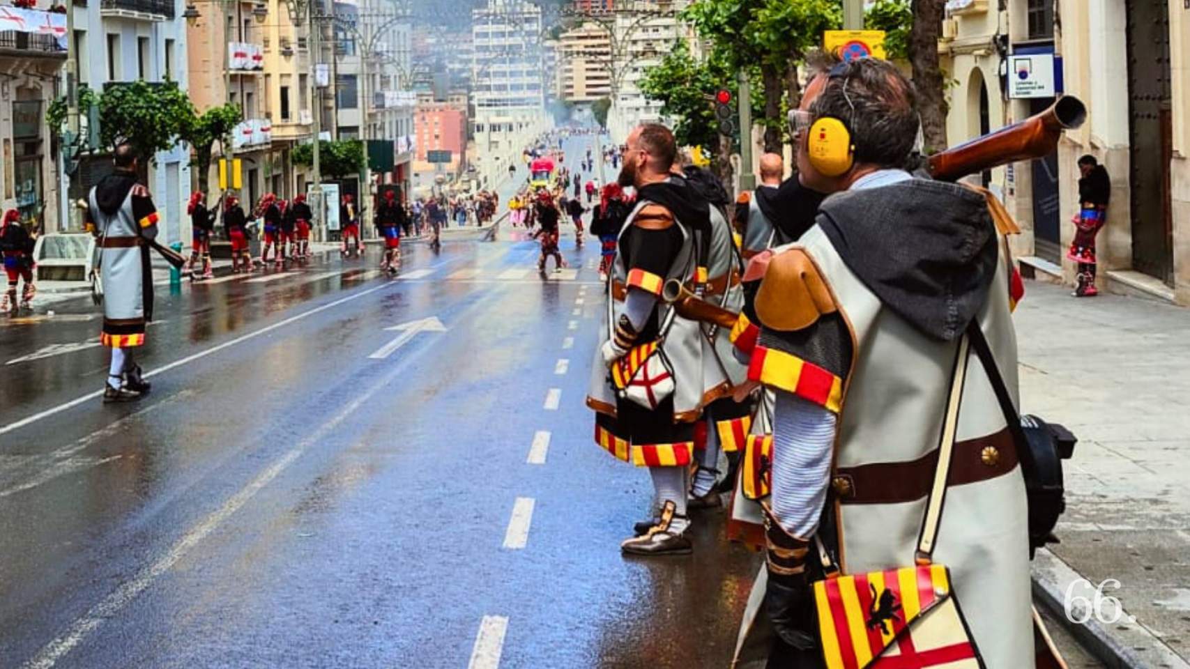 La filà Aragonesos ha continuat el recorregut sense disparar / Foto DMS
