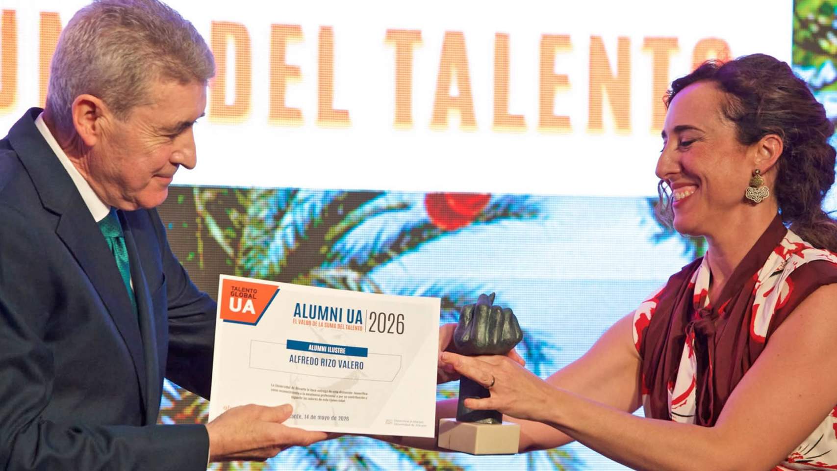 La UA entrega el guardó Alumni Il·lustre 2026 a Alfredo Rizo