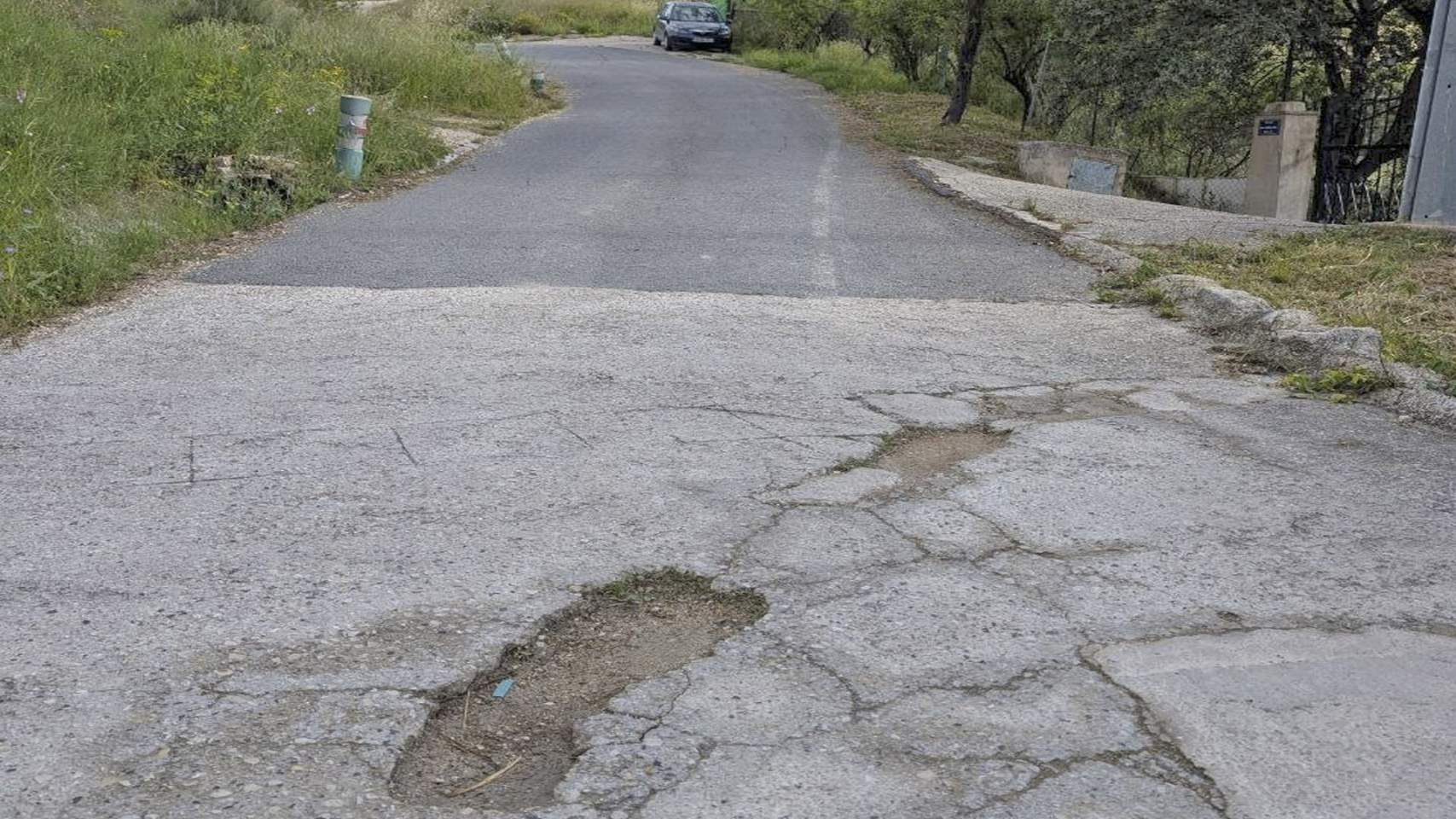 Els veïns del camí entre Algessares i el Poble Nou de Sant Rafel demanen la reparació urgent de la carretera
