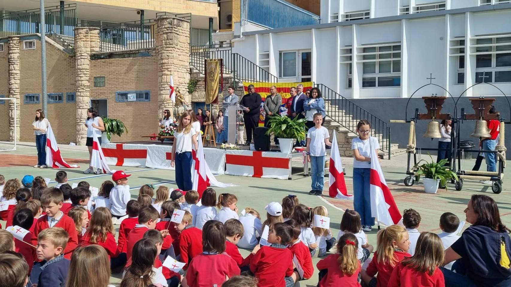La Salle rep amb els braços oberts Sant Jordi el Xicotet