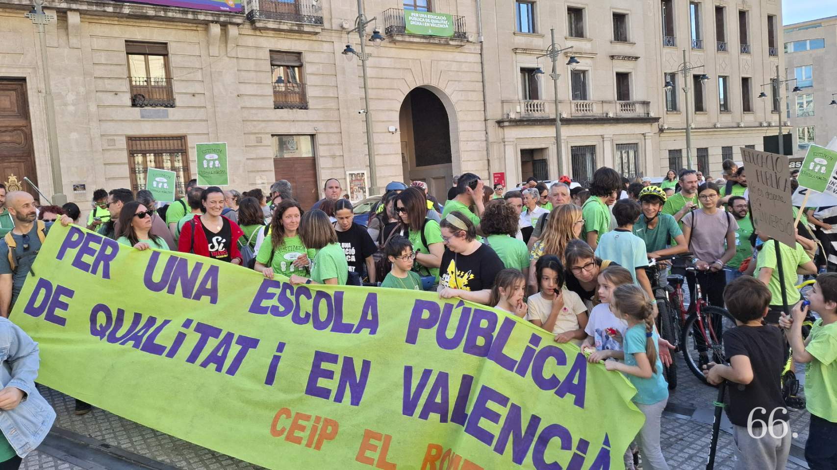 La vaga educativa torna a fer soroll a Alcoi per a reivindicar millores que no arriben