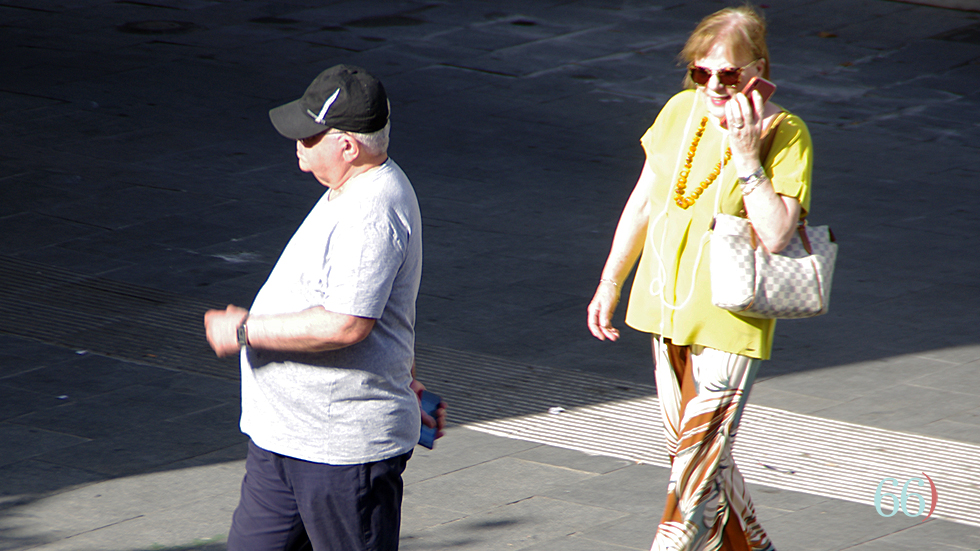 Las gorras y gafas de sol ayudan a protegerse del sol