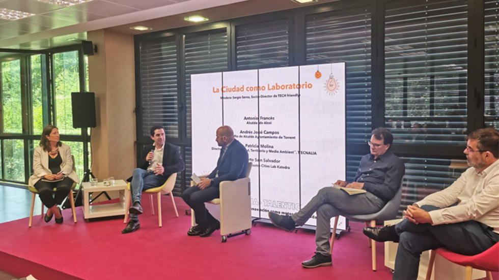 El alcalde de Alcoy participa en las jornadas de Ermua // Foto: AJA