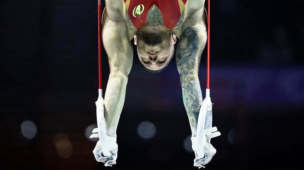 Ejercicio de anillas de Néstor Abad / Foto: RFEG