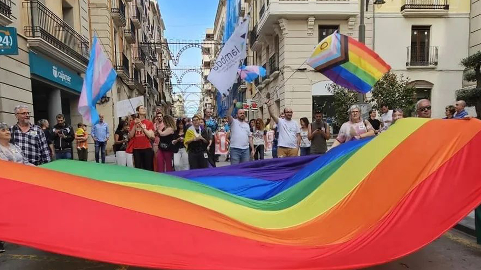 Marxa Orgull Alcoi // Foto: Facebook Ponts d'Igualtat