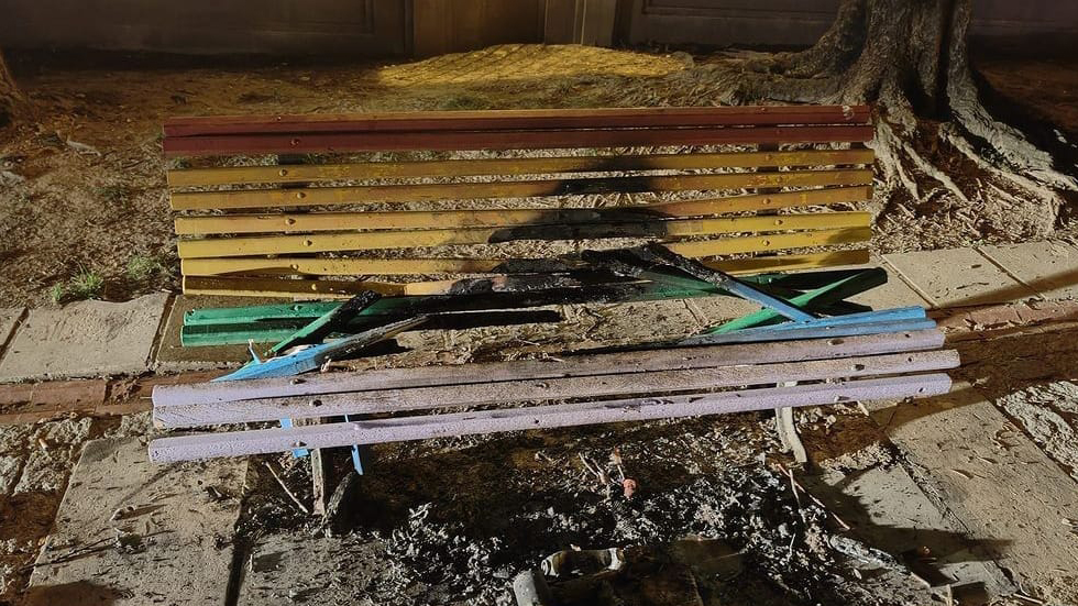 Banc cremat en la Zona Nord / Foto: Ponts d'Igualtat