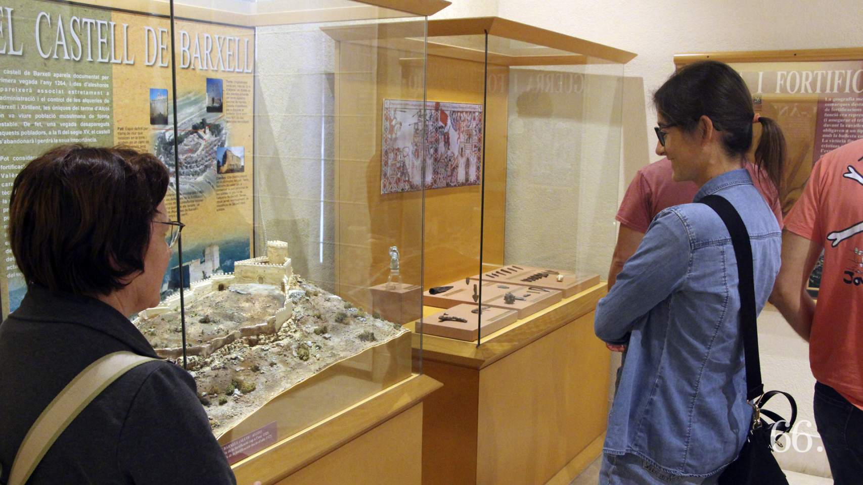 Visitants en el Museu Arquol&ograve;gic Camil Visedo