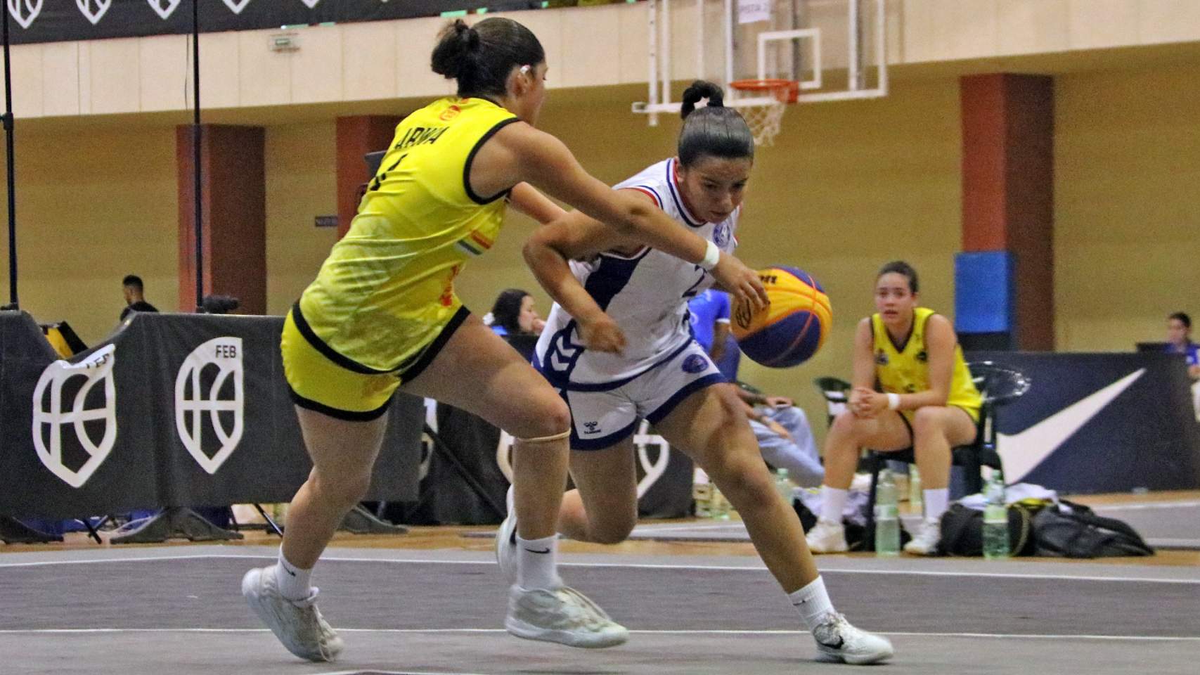 Nayara Agüir, de blanco, durante el campeonato
