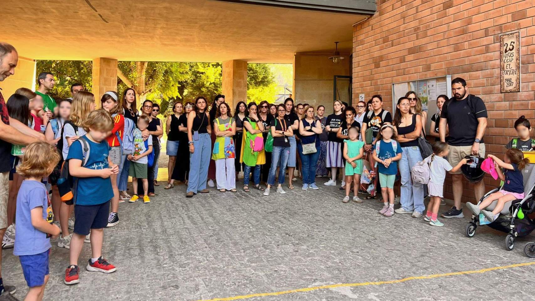 Concentraci&oacute;, este dijous, abans de comen&ccedil;ar les classes / Foto: AMPA