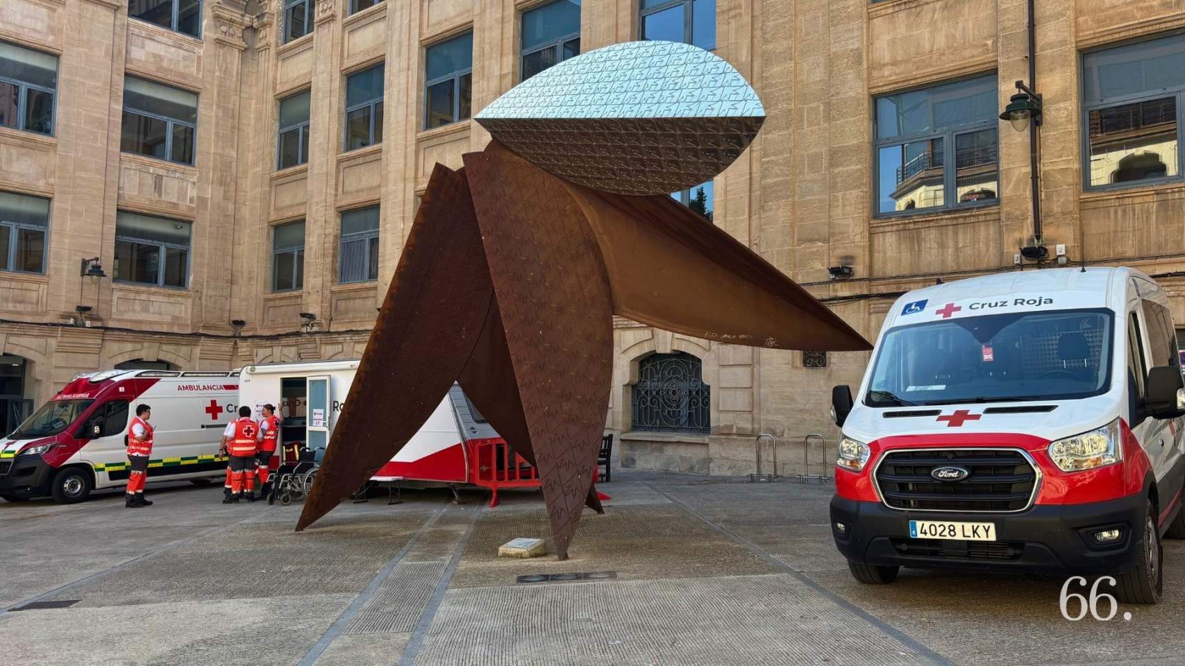 Les ambul&agrave;ncies durant els ex&agrave;mens / Foto: AGC