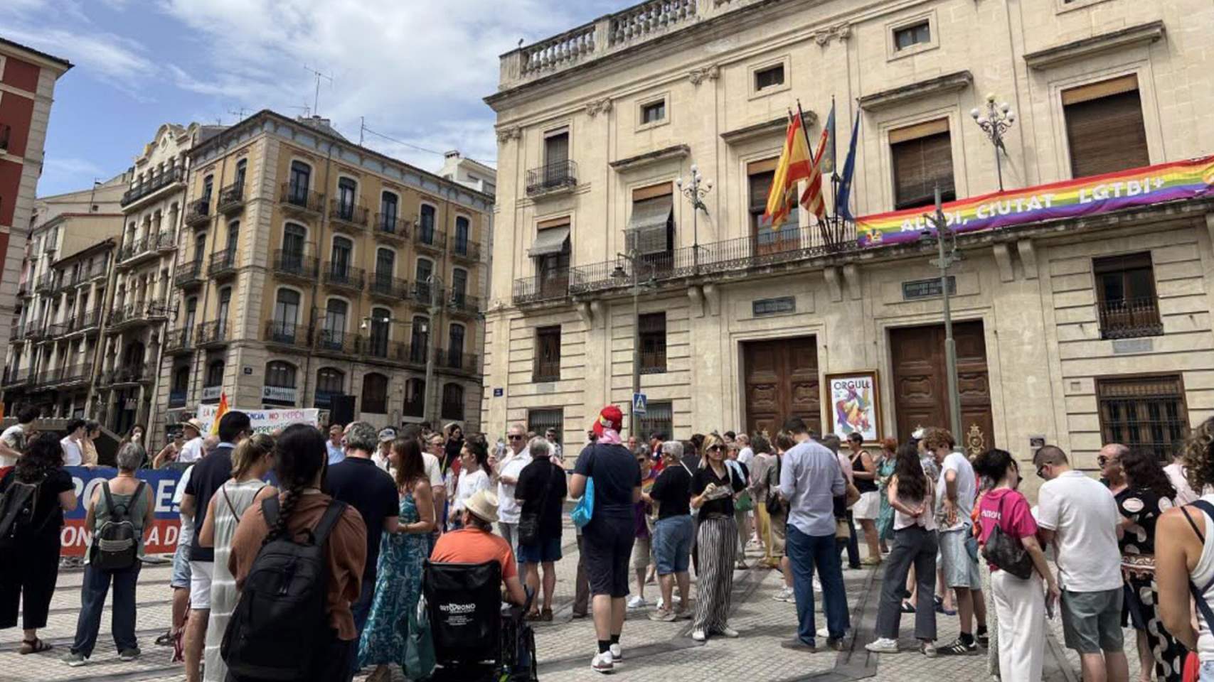 Suport a altres col·lectius i defensa dels seus drets marquen la concentració LGTBIQ+ a Alcoi