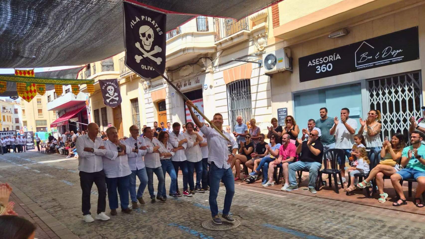 La festa alcoiana han tornat a compartit compasos a Oliva