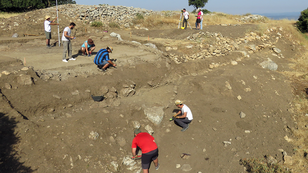 Excavaciones en el Cabeçó de Mariola