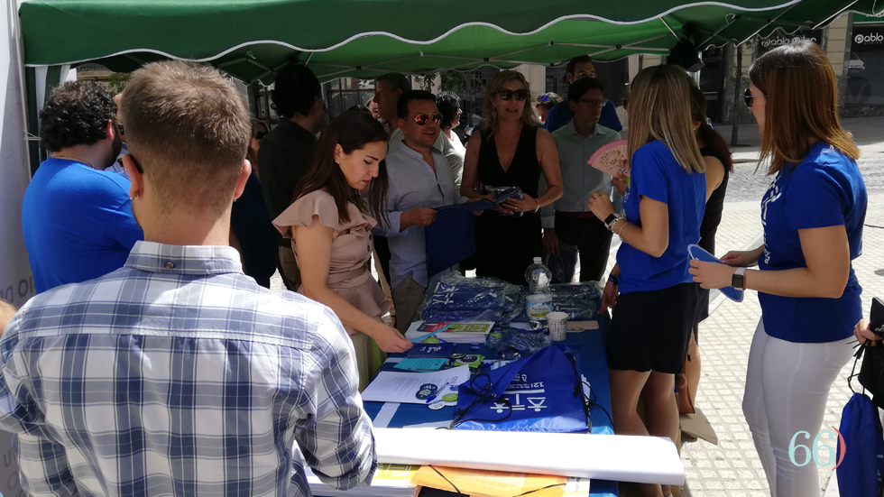 imatge de la taula informativa en la Plaça d'Espanya