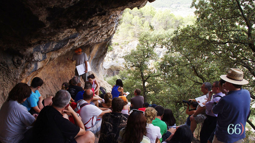 Imatge d'una explicació de les pintures rupestres de la Sarga / Foto: Arxiu P66) Imatge d'una explicació de les pintures rupestres de la Sarga / Foto: Arxiu P66)