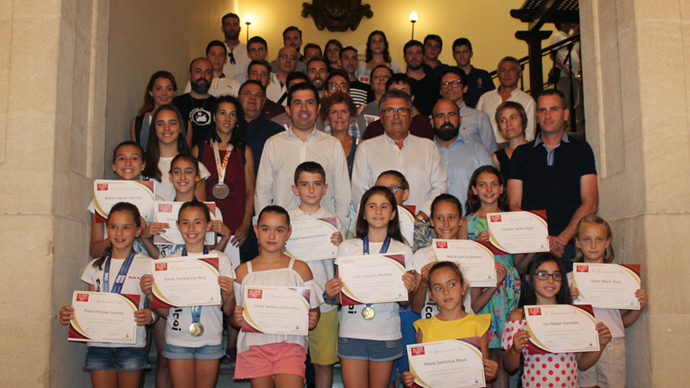 Imagen de los deportistas en el Ayuntamiento / Foto: Ayuntamiento de Alcoy