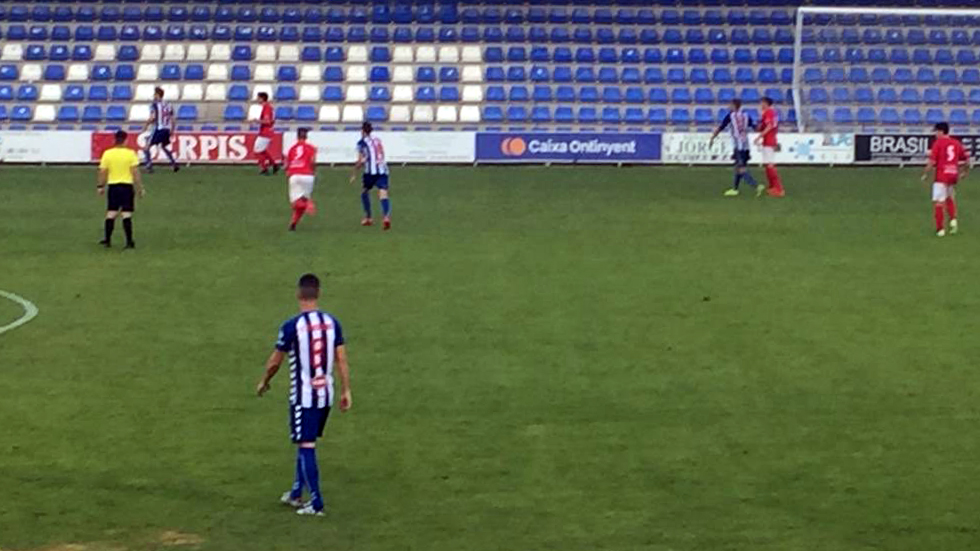 Alcoyano frente a Rayo Ibense / Foto: Twitter CDAlcoyano