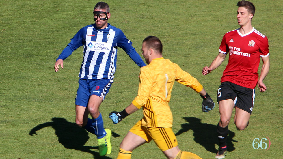 Pau Franch durante un partido de la liga regular