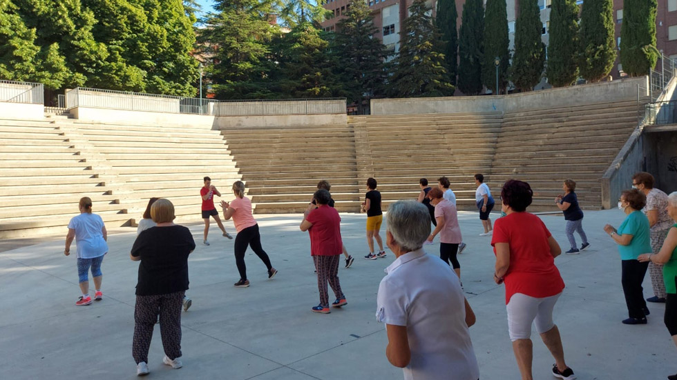 Sessió de gimnàstica al auditori Amando Blanquer // Foto: AJA