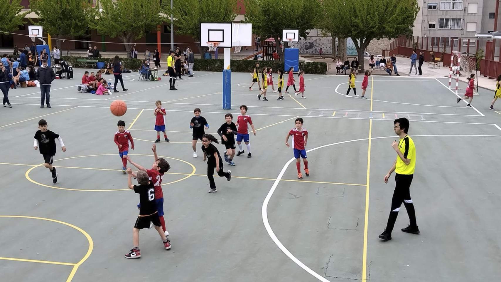 Baloncesto en els Jocs Esportius / Foto: Ayuntamiento Alcoy