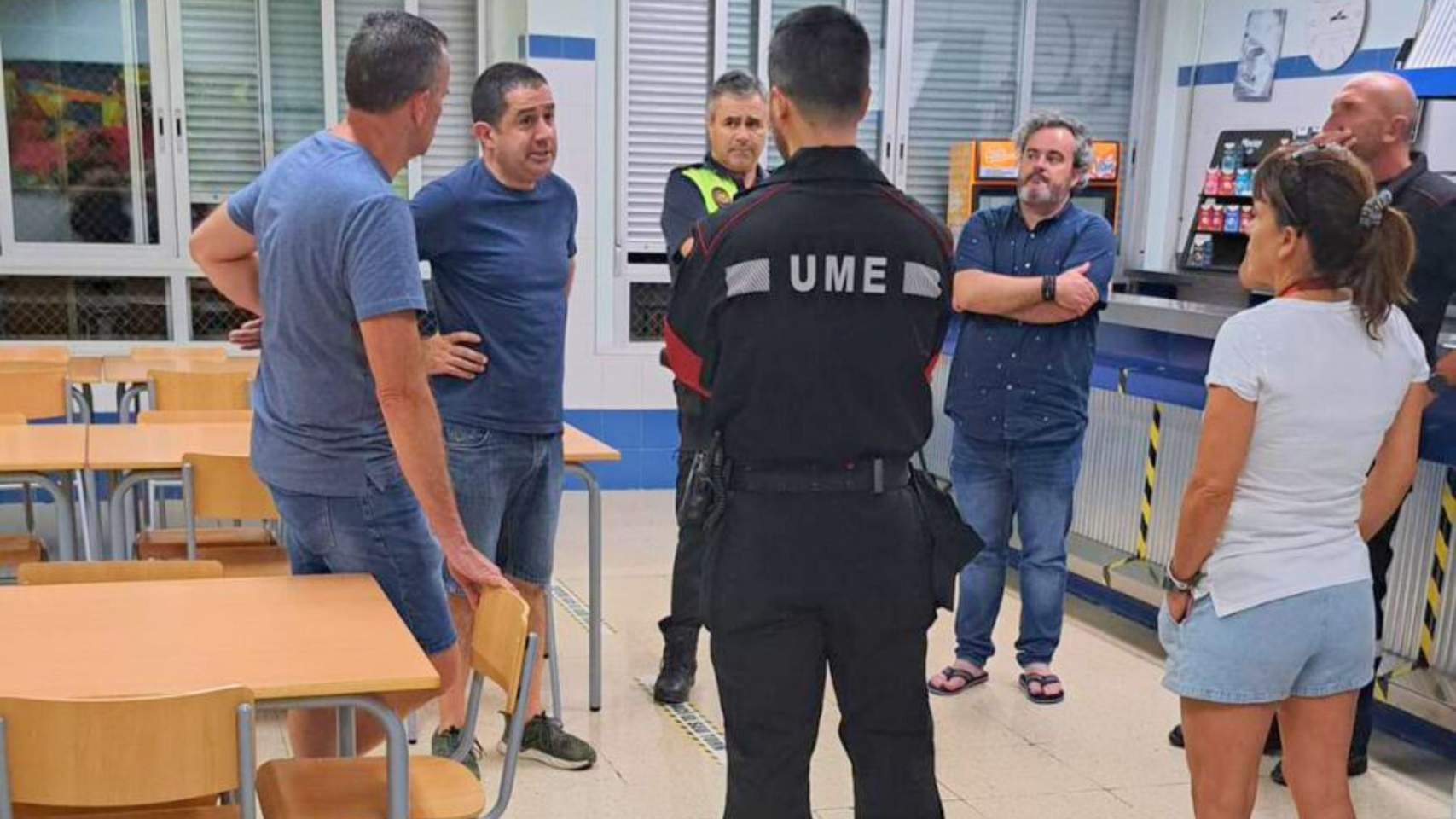 La UME, Policia municipal y concejales regidors del Gobierno en el IES Pare Vitoria