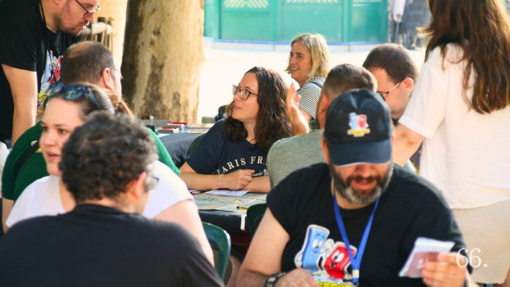 Persones juguen a jocs de taula