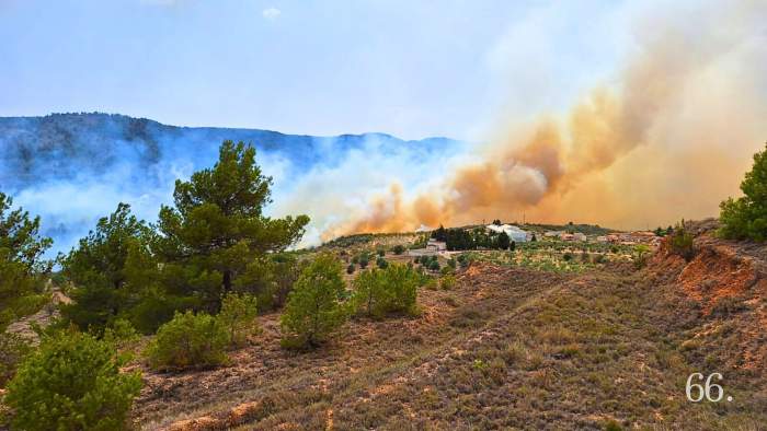 L'incendi, des d'una caseta de la Serrella / Foto VAA