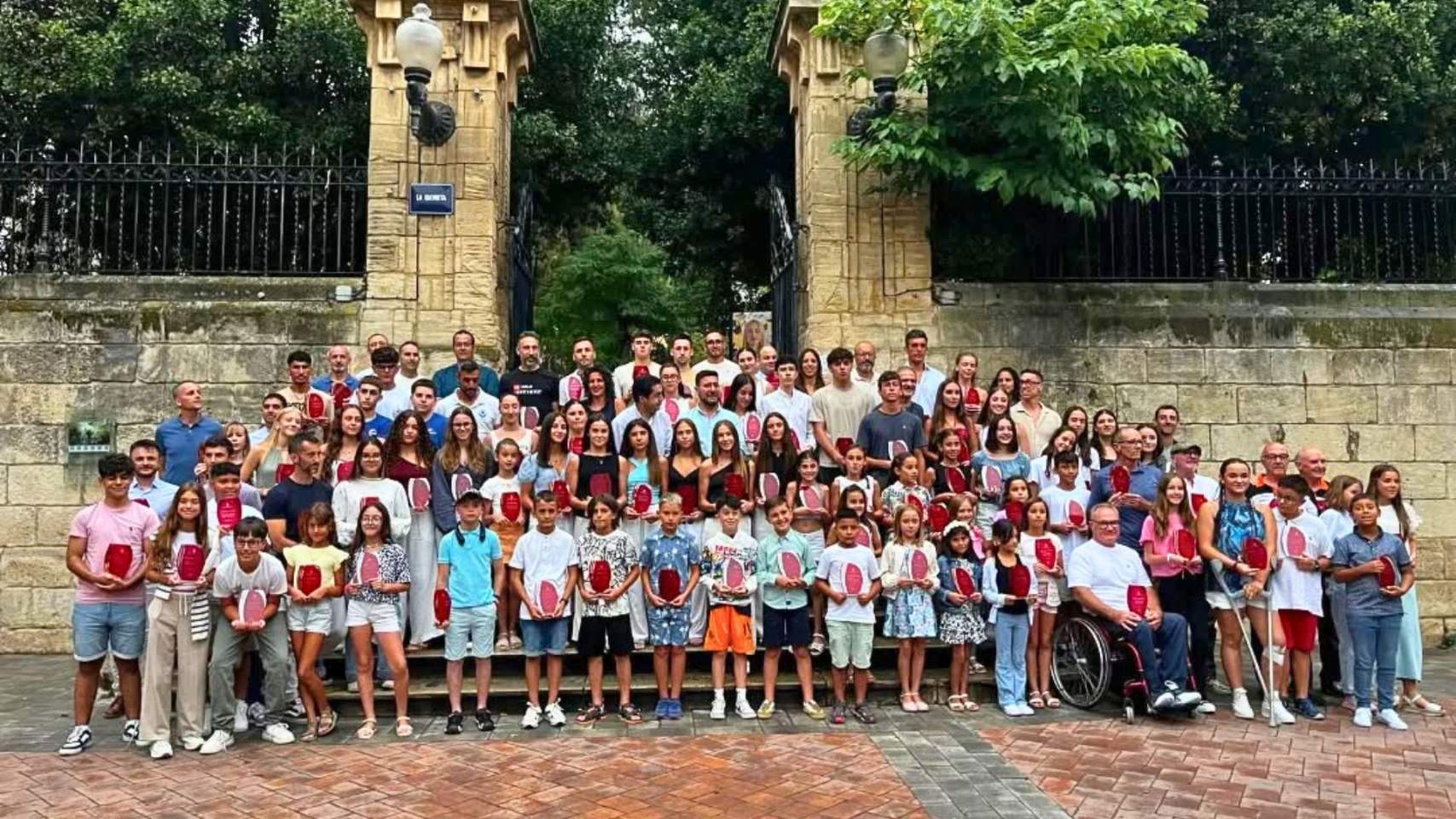 Posado de familia de los asistentes a la recepción / Foto AdA