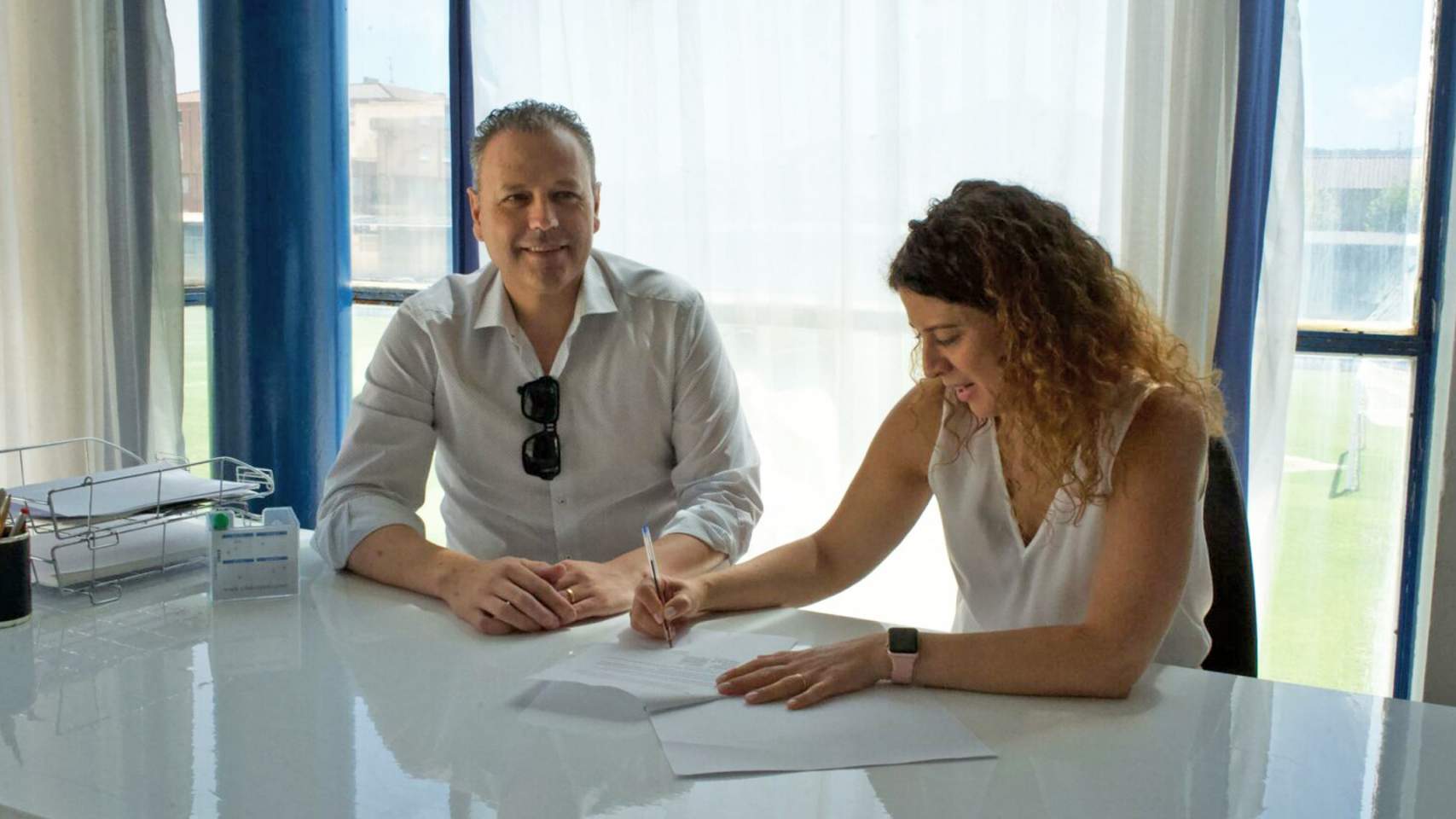 Linares y Santamaria en la firma